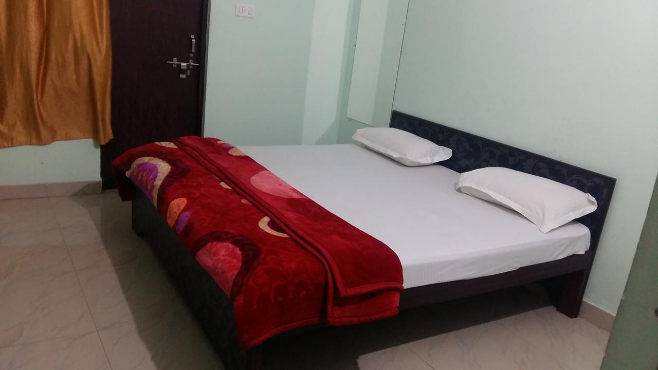Hotel Giriraj Inn Varanasi Exterior photo