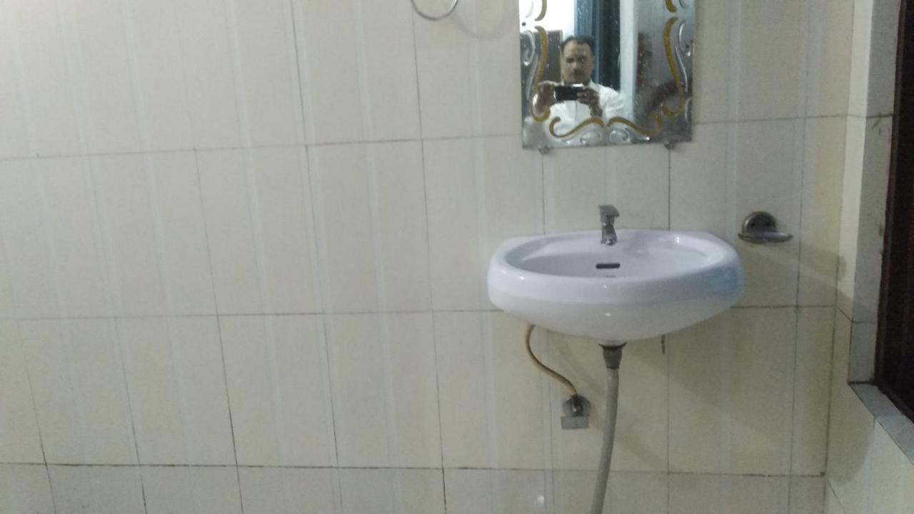 Hotel Giriraj Inn Varanasi Exterior photo