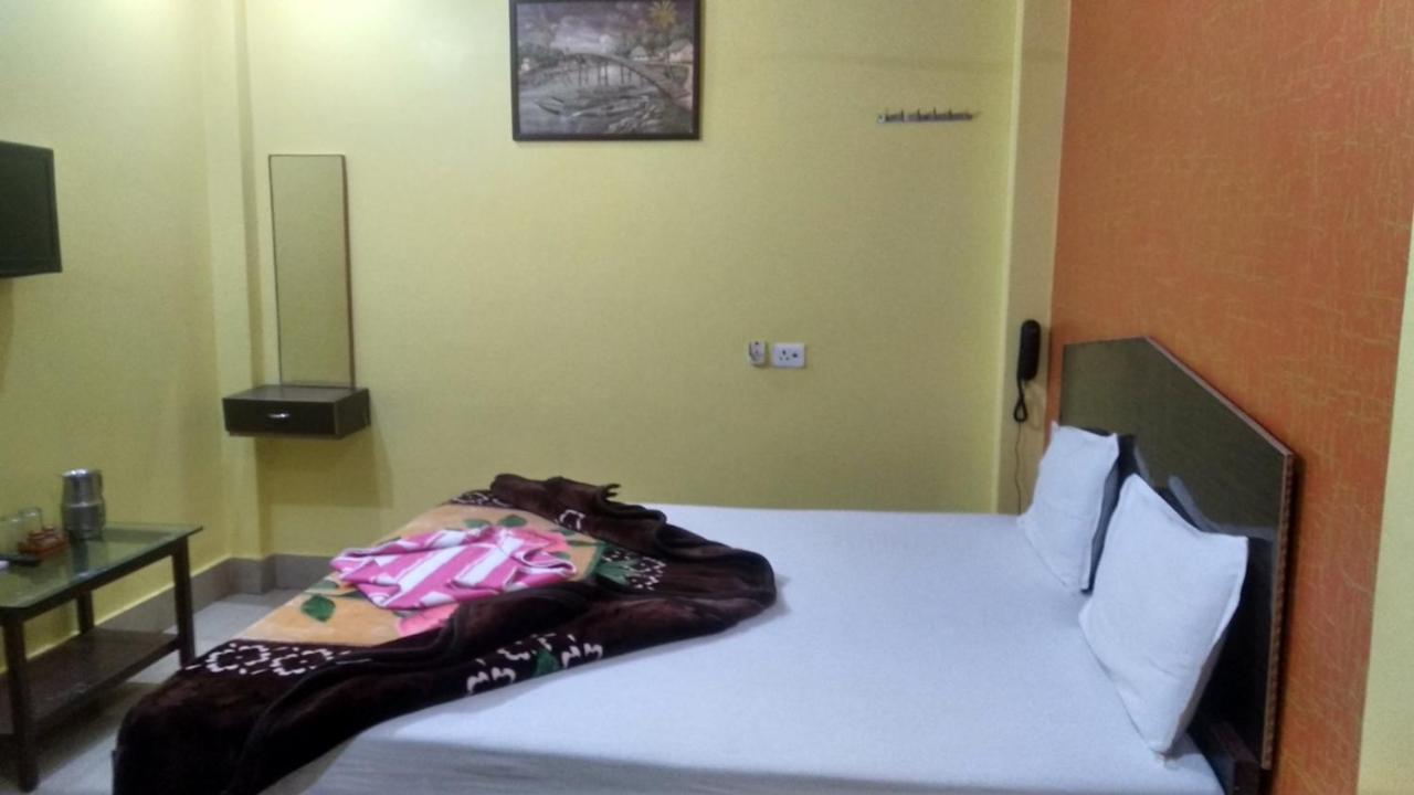 Hotel Giriraj Inn Varanasi Exterior photo